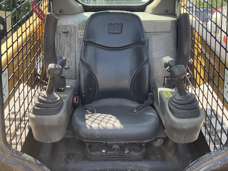 2016-caterpillar-259d-image-15