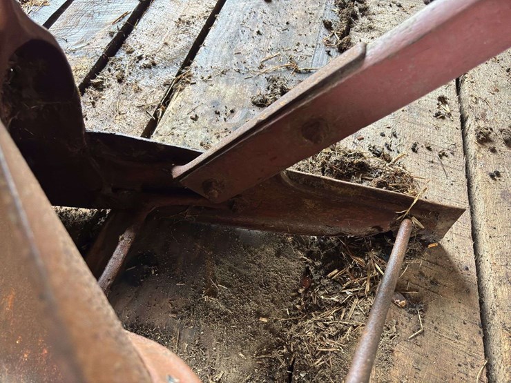 oliver-chilled-plow-works-15”-walking-plow-image-12