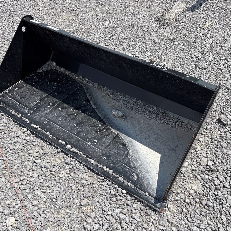 #28440 • 45" SMOOTH BUCKET