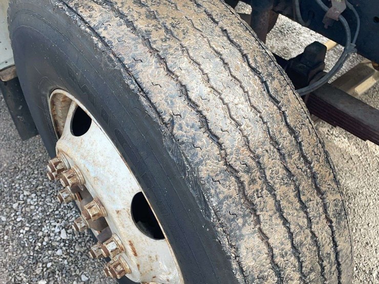 1999-ford-f650-xl-image-21