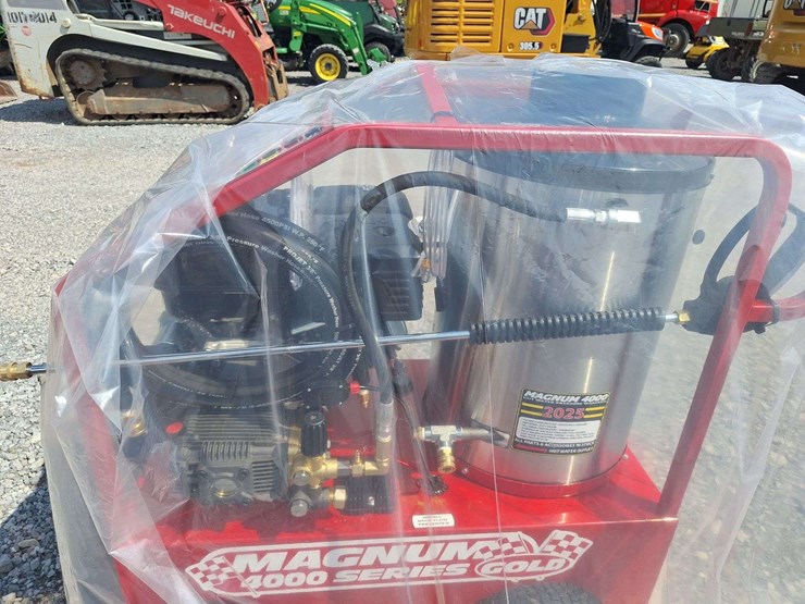 unused-magnum-4000-gold-hot-water-pressure-washer-image-10
