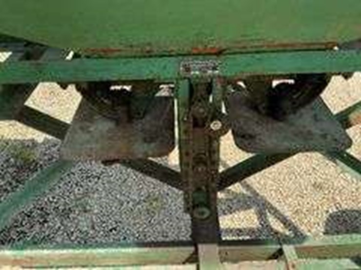homemade-pull-type-seeder,-hyd.-opening-&-hyd.-fan,-separate-seeding,-big-&-small-image-5