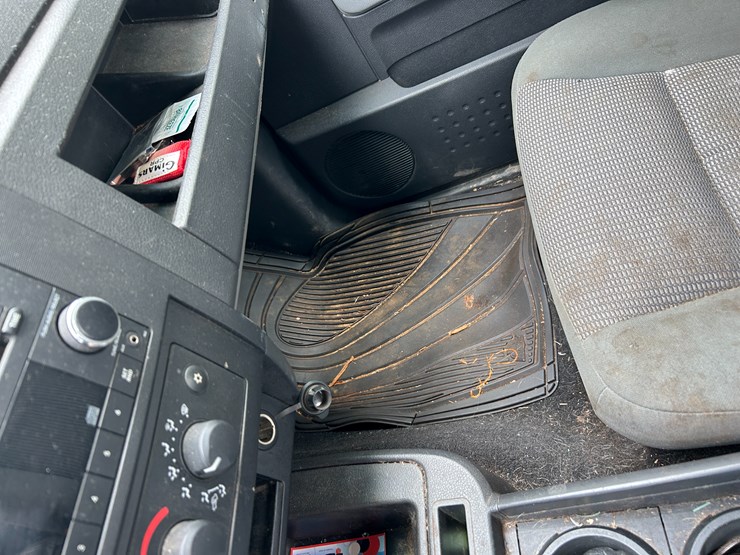 2010-dodge-dakota-image-47