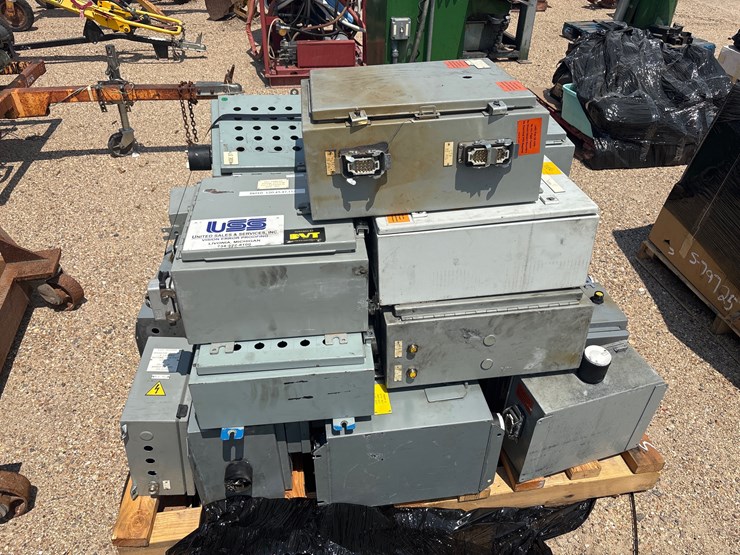 #3484-•-misc-lot-of-electrical-boxes-image-2