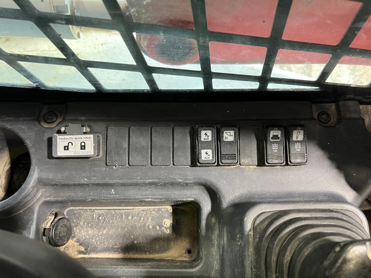 2023-takeuchi-tl12r2-image-28
