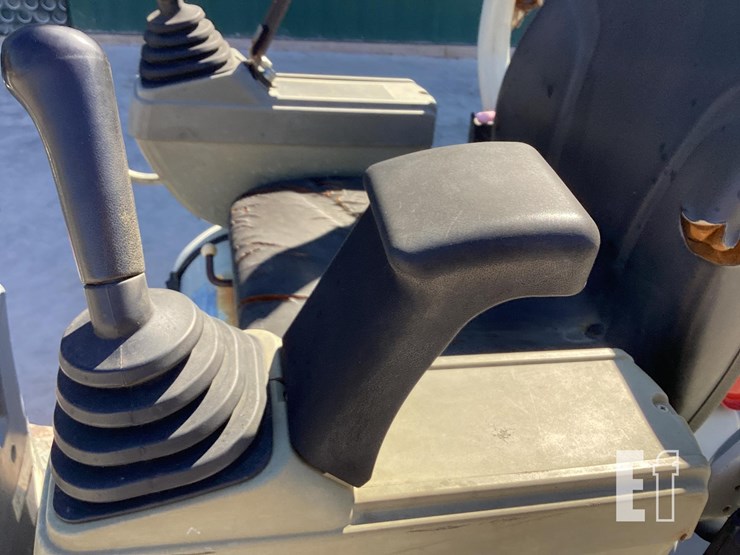 2018-takeuchi-tb210r-image-10