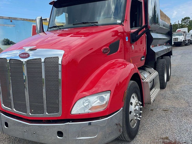 2017-peterbilt-579-image-15