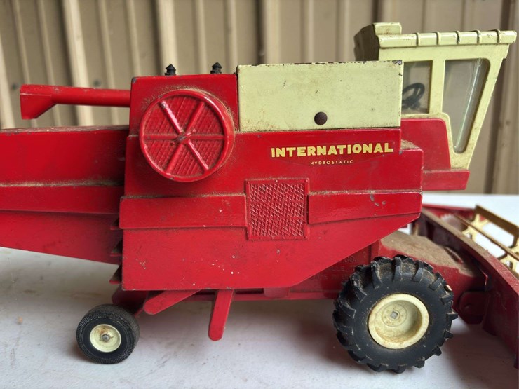 (2)-1/20-international-harvester-915-combine-and-1/16-5100-grain-drill-ertl-image-7