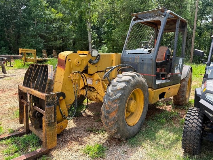caterpillar-th62-image-1