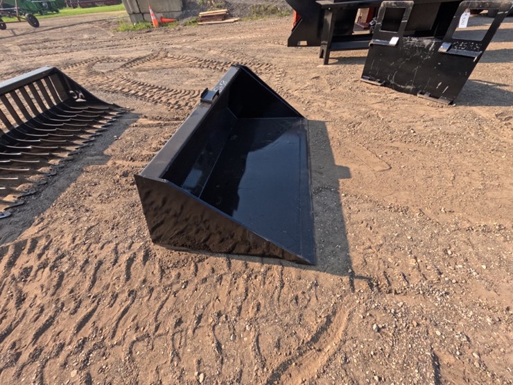 #5258-•-66"-skid-steer-bucket-w/blade-image-2