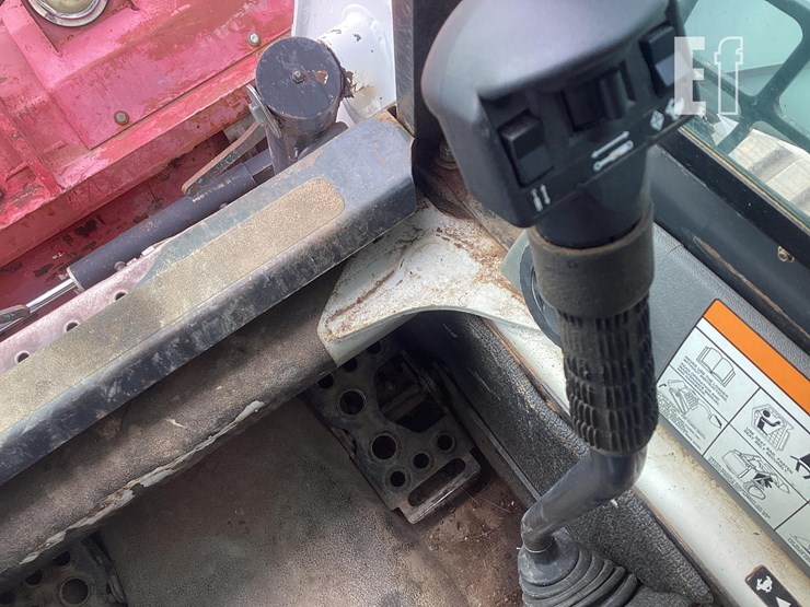 2007-bobcat-t300-image-22