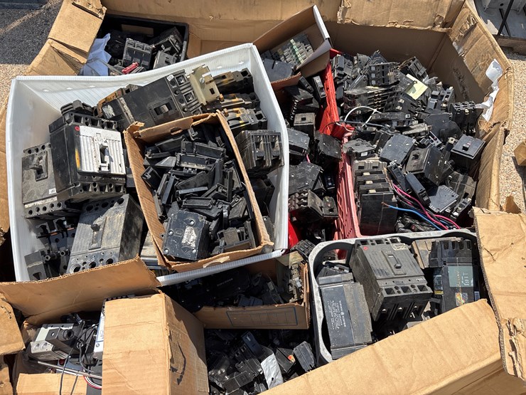 #3483-•-misc-lot-of-electrical-boxes-image-3