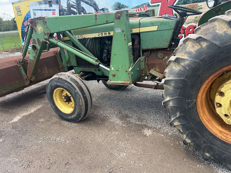 john-deere-2440-image-22
