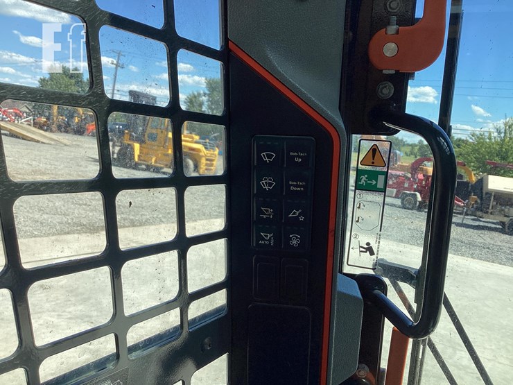 2021-bobcat-s76-image-16
