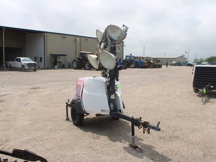 #1038-•-generac-light-tower-image-3