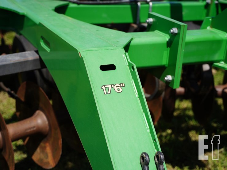 2014-john-deere-2720-image-22