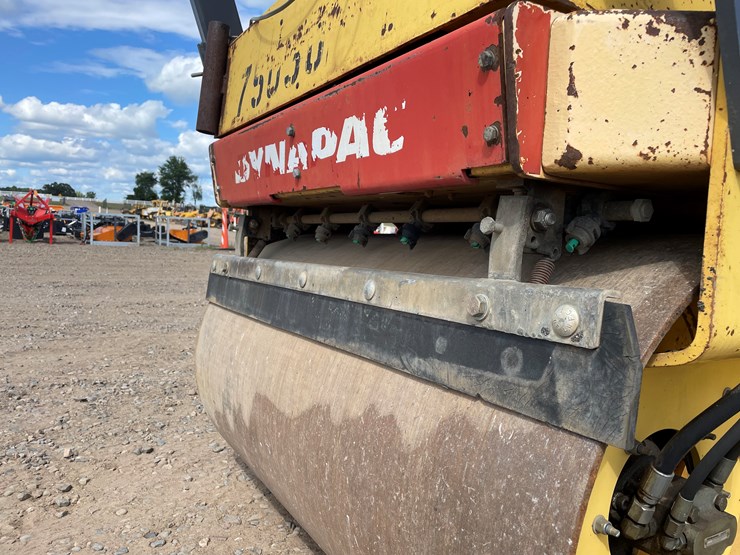 2019-dynapac-cc122-image-9
