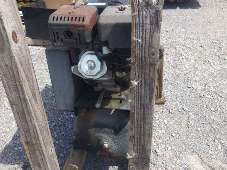 predator-30-gallon-gas-air-compressor-image-2