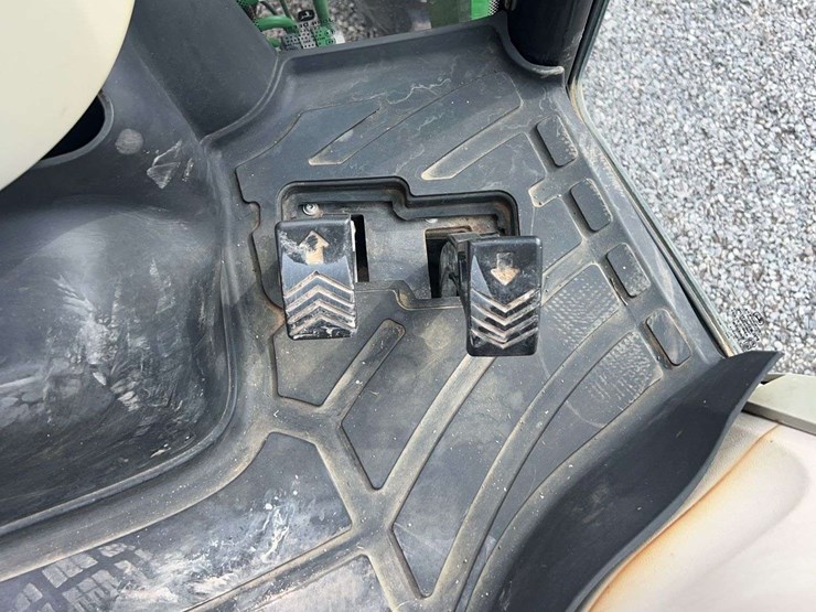 john-deere-4044r-image-55