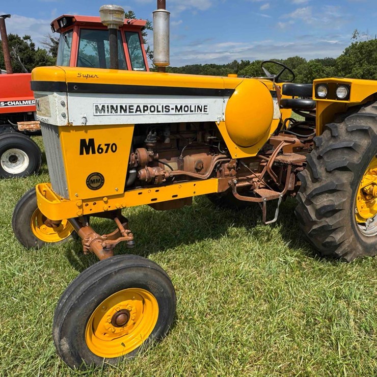 1965 MINNEAPOLIS MOLINE M670