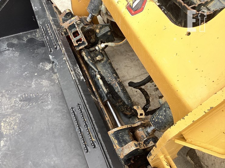 2021-caterpillar-259d3-image-10