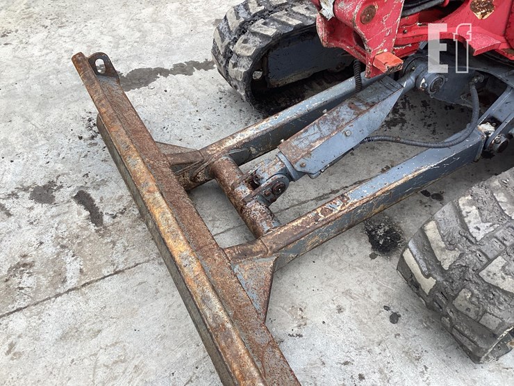 2018-takeuchi-tb240-image-9