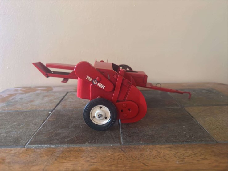 1/16-tru-scale-square-baler-carter-image-1