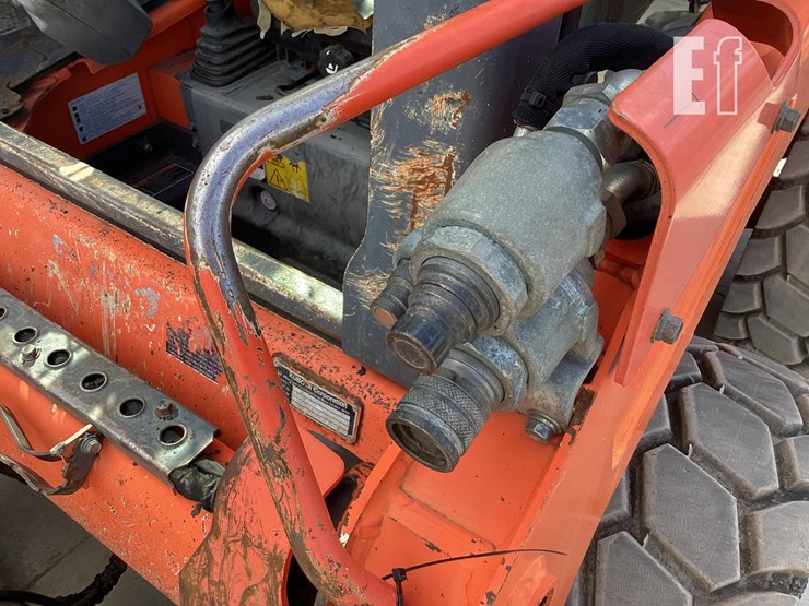 2016-kubota-ssv65-image-11