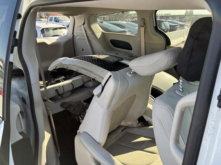 2020-chrysler-pacifica-image-9