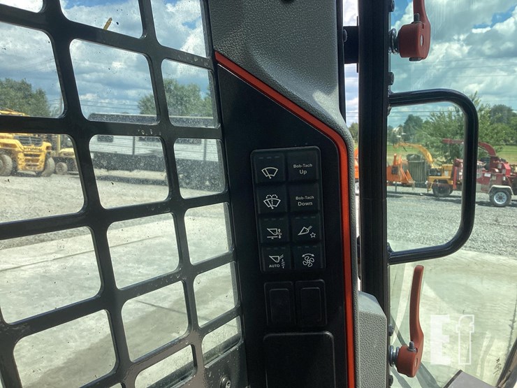 2023-bobcat-t64-image-18