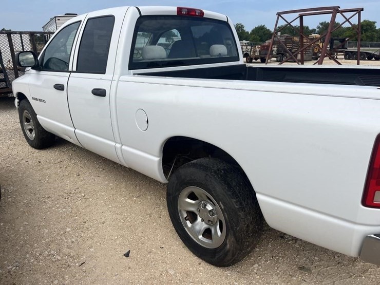 2004-dodge-1500-image-3