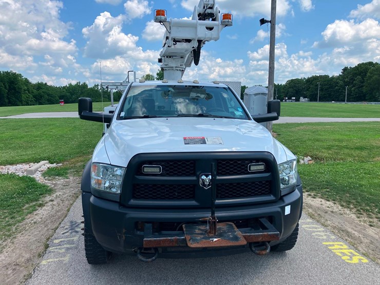 2017-ram-4500-bucket-truck-image-2