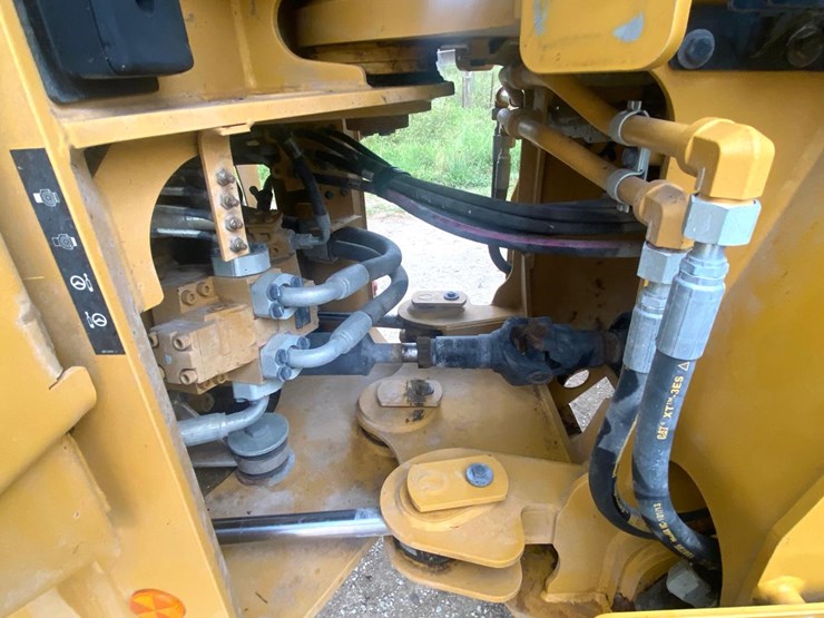 2021-caterpillar-926m-image-23