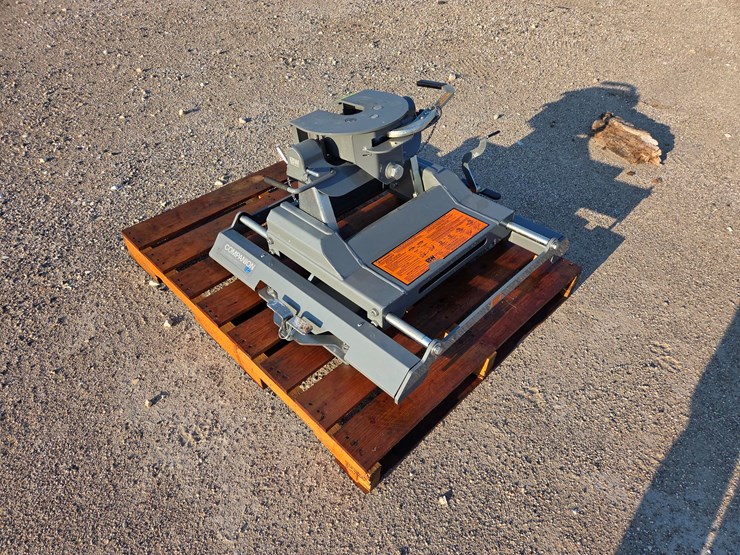 #1049-•-b&w-companion-fifth-wheel-hitch-image-3