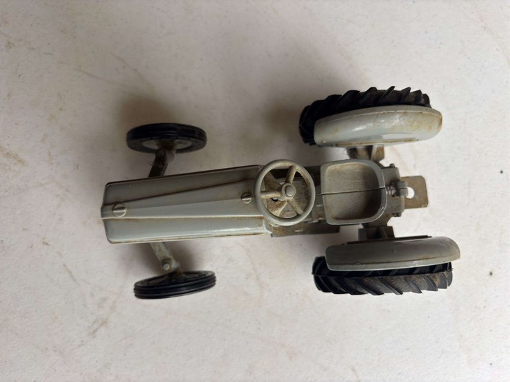 (2)-1/16-ford-9n-tractors-ertl-image-6