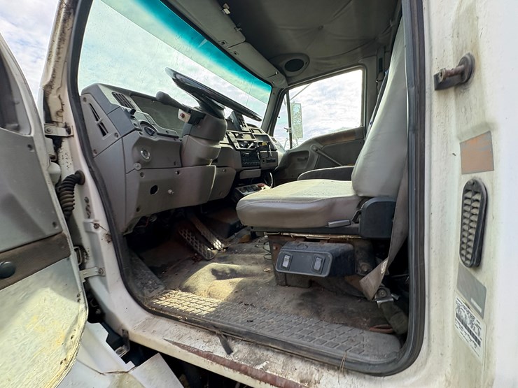 1998-ford-l8513-image-60