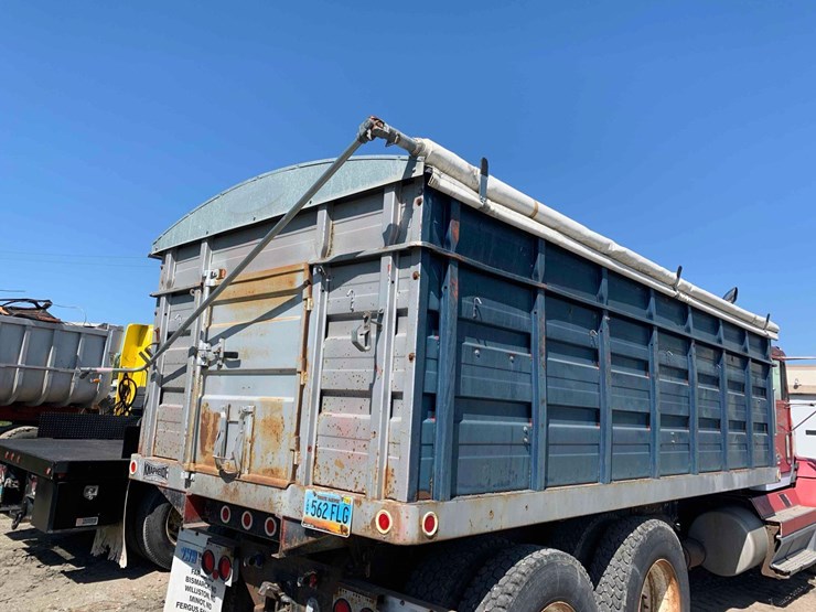 1990-freightliner-grain-truck-image-9