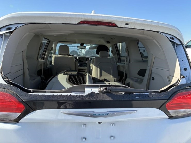 2020-chrysler-pacifica-image-10