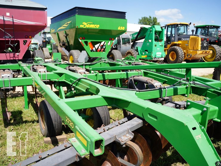 2014-john-deere-2720-image-21