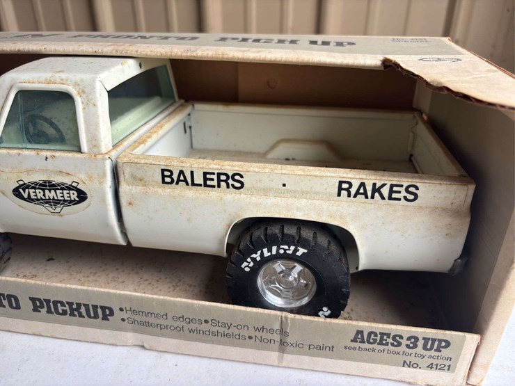 (2)-vermeer-truck-and-napa-pedal-car-toy-nib-image-9