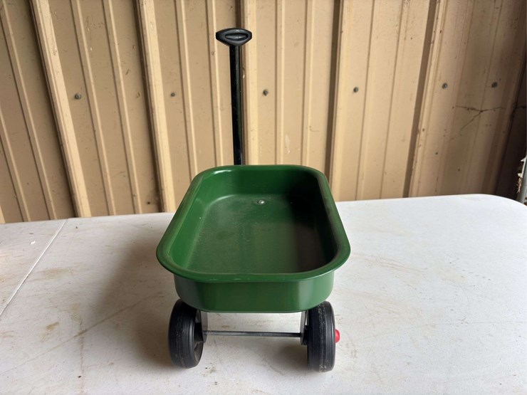 oliver-lights,-sign,-and-mini-wagon-image-9