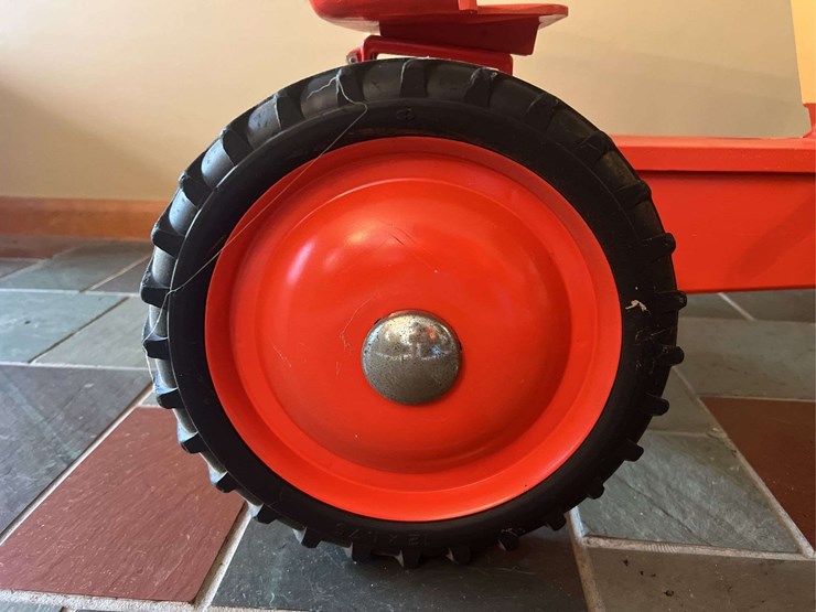 case-agri-king-1070-pedal-tractor-ertl-image-13