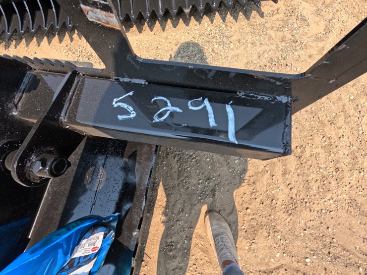 #5291-•-skid-steer-spade-grapple-image-2