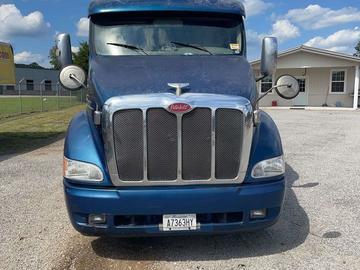 2009-peterbilt-387-image-9