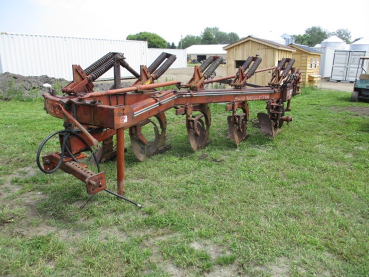#5216-•-white-549-5-bottom-plow-image-1
