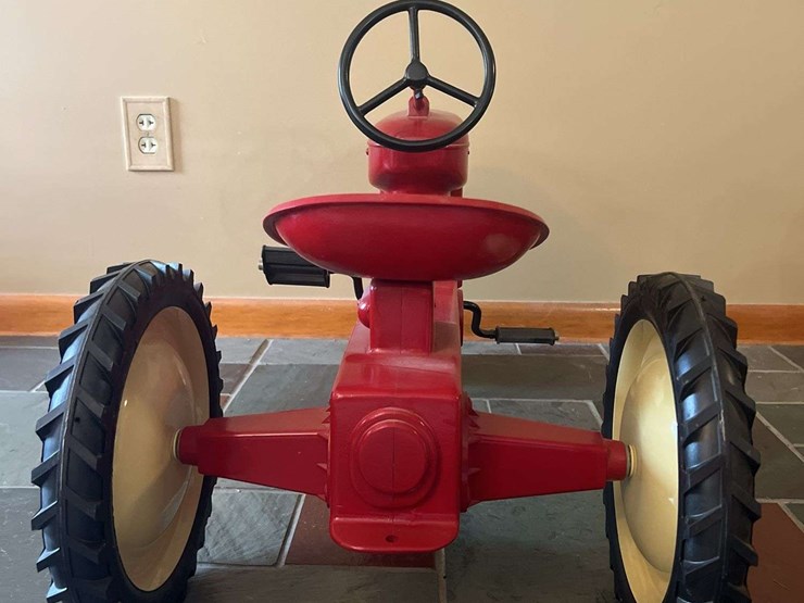 gene-gregory-cockshutt-30-pedal-tractor-image-4