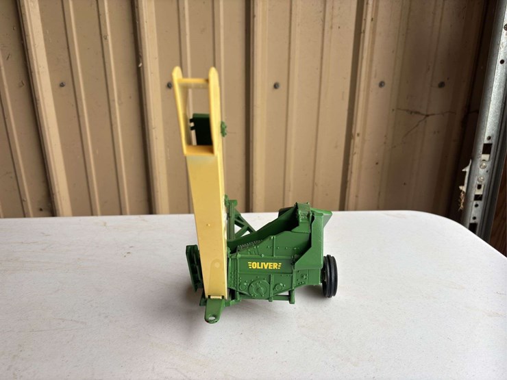 oliver-70-image-11