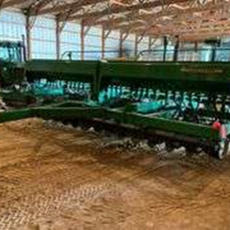 JOHN DEERE 750