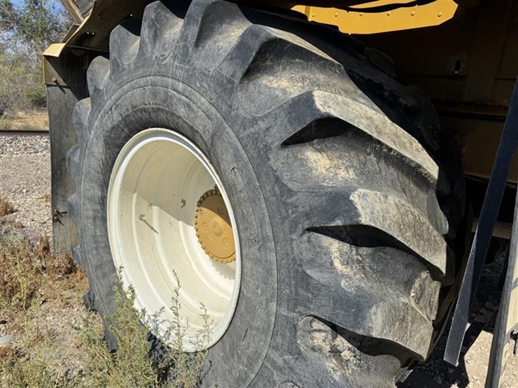 2005-john-deere-70-image-48
