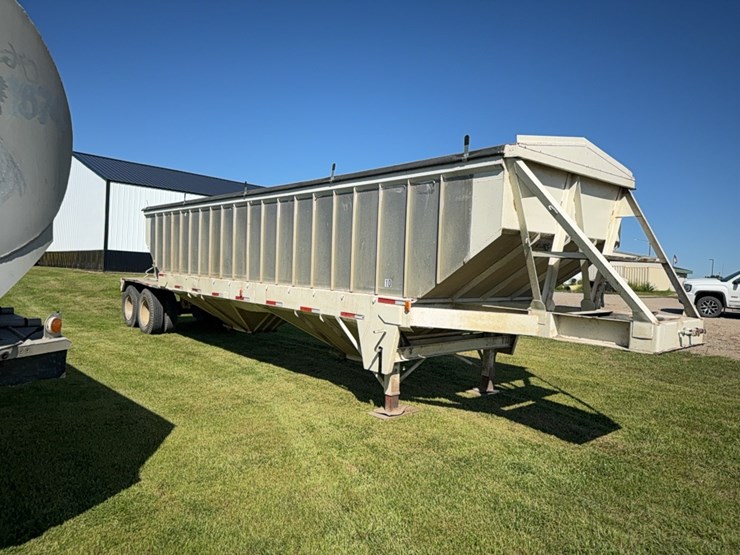 grain-hopper-trailer,-steel-frame-w/-aluminum-hoppers,-new-hopper-bearings,-roll-tarp,-homemade,-**title**-image-3